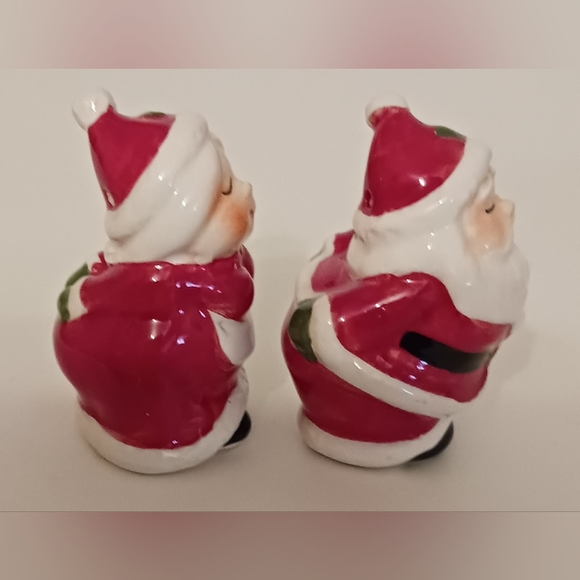 Santa and Mrs. Clause Salt and Pepper Shakers. - Picture 6 of 7